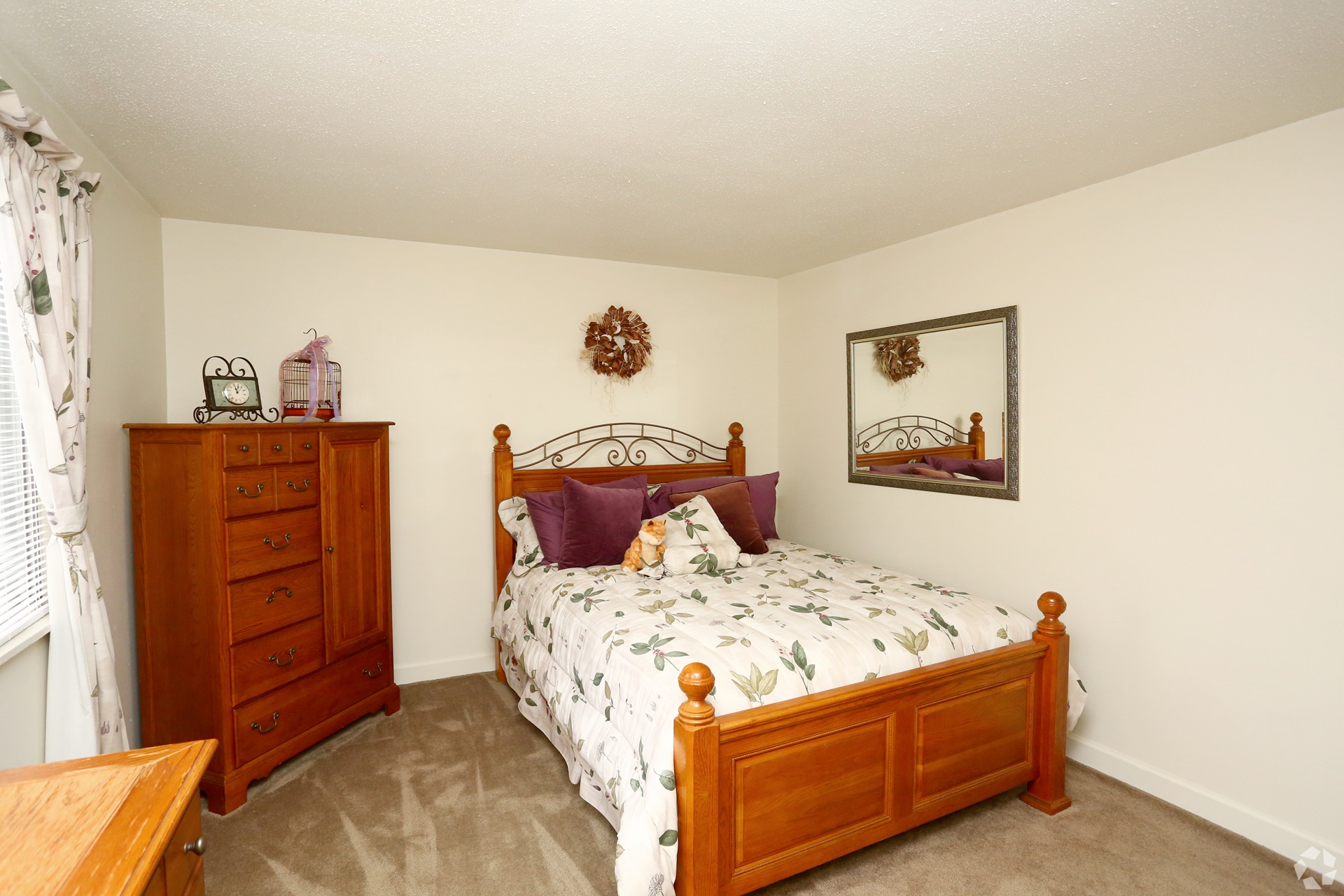 Woodlands Apartments master bedroom in Saint Louis, MO
